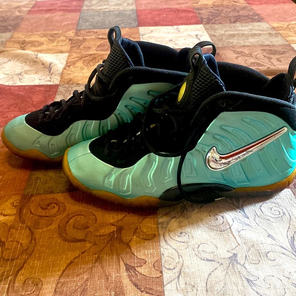 Nike Shoes - Nike womens Foamposite Island Green